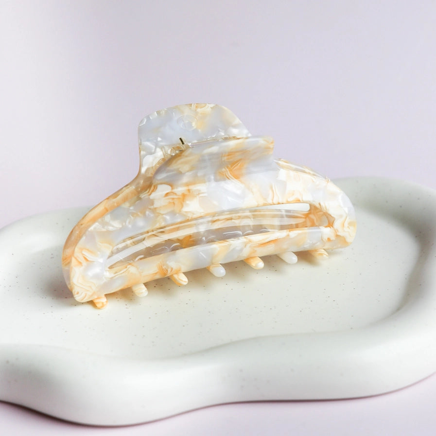 THE LYDIA CLAW CLIP - PEARLY BEIGE