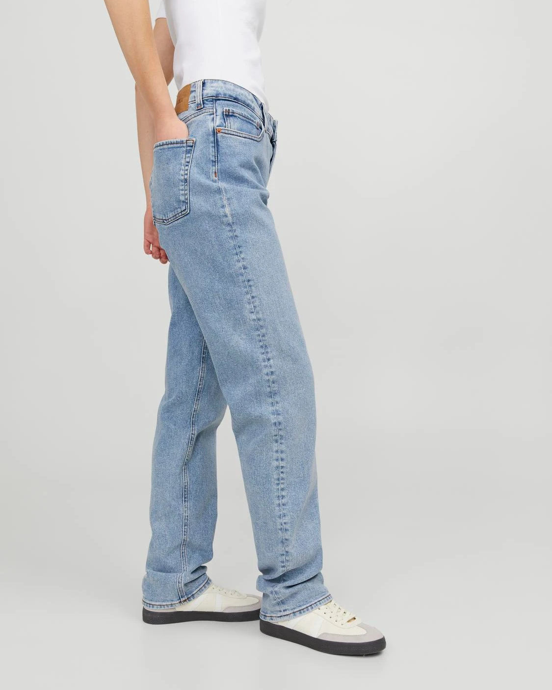 SEOUL STRAIGHT LEG JEANS - MEDIUM BLUE DENIM