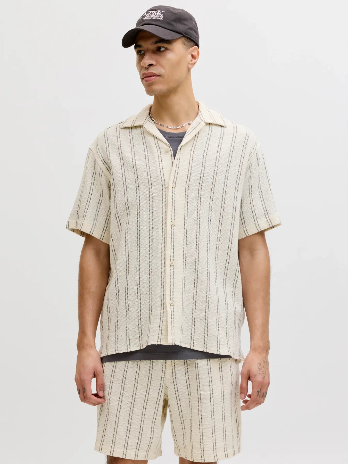 JJ COBA STRIPED RESORT SS BUTTON DOWN - ANTIQUE WHITE