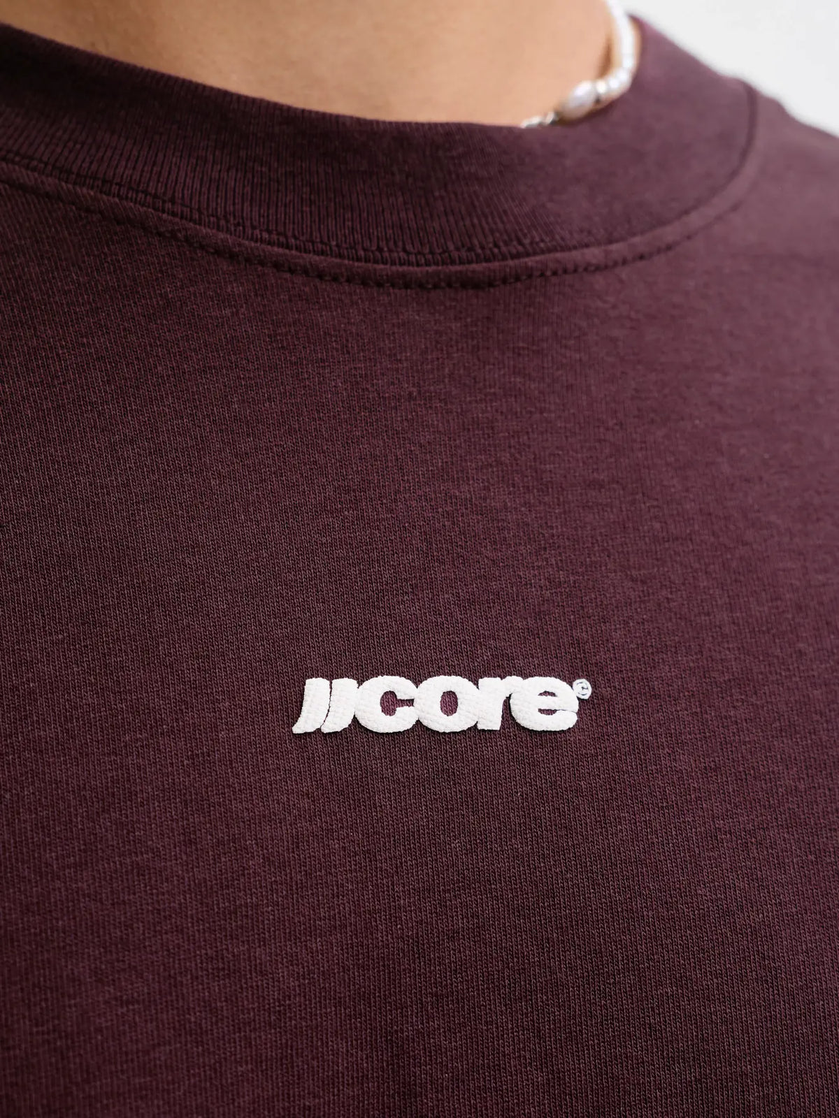 JJ CLUB SCRIPT CREW NECK TEE - FUDGE