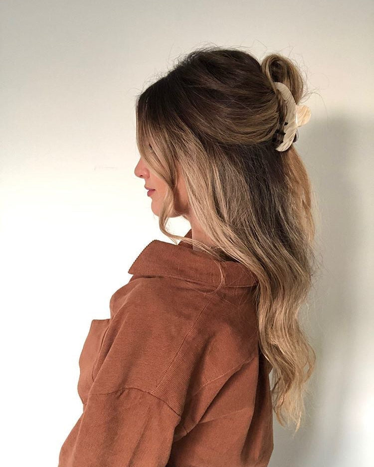 THE AGATHA CLAW CLIP - CREAM