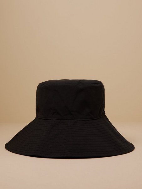 NEWY BUCKET HAT - BLACK