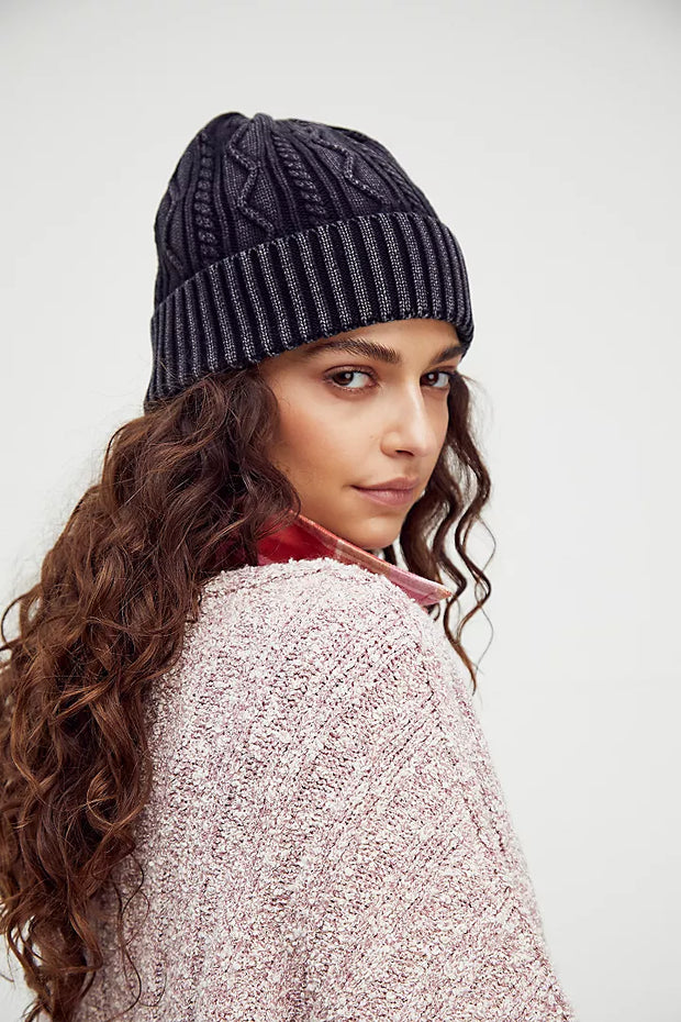 FREE PEOPLE STORMI CABLE BEANIE - BLACK