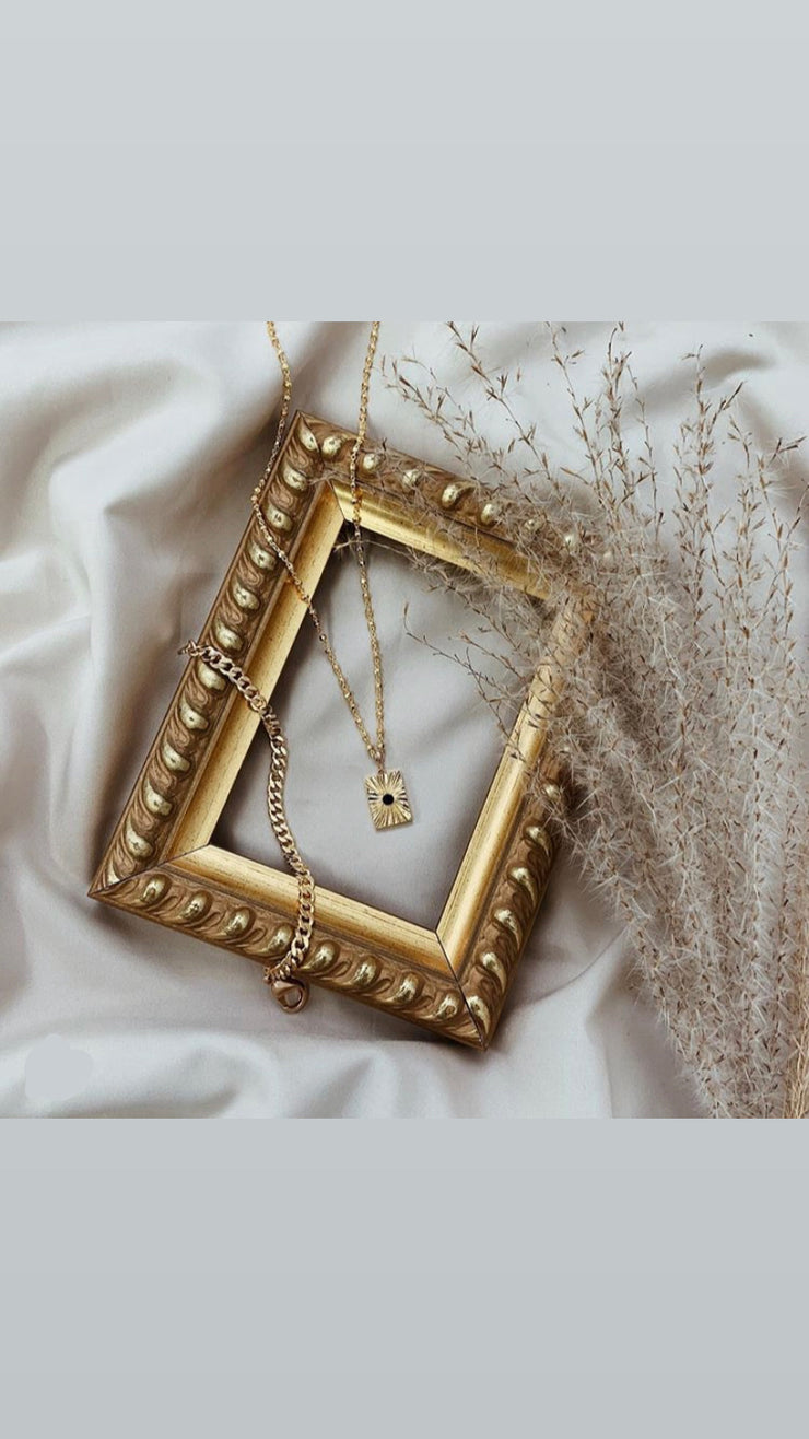 GOLD PENDANT NECKLACE